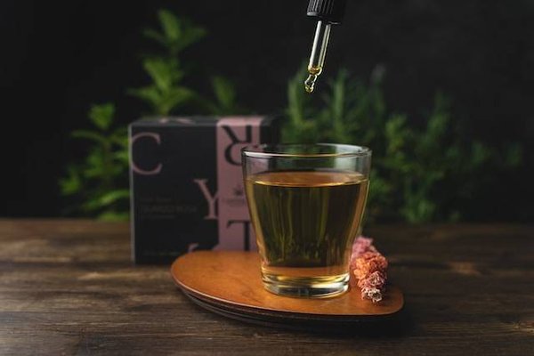 Comment combiner le CBD avec d'autres plantes ou substances ?