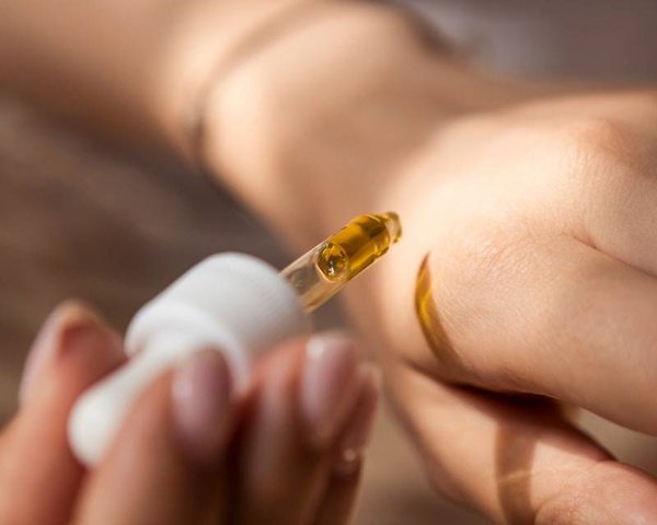 Comment traiter l'acné et les problèmes de peau avec le CBD